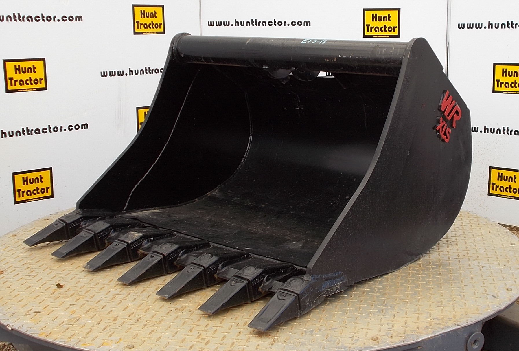 Attachment Zone MiniExcavator Buckets, 1/8 Yd WainRoy XLS