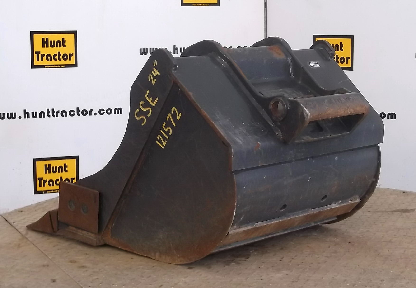attachment-zone-24-bobcat-331-mini-excavator-buckets-bobcat-x
