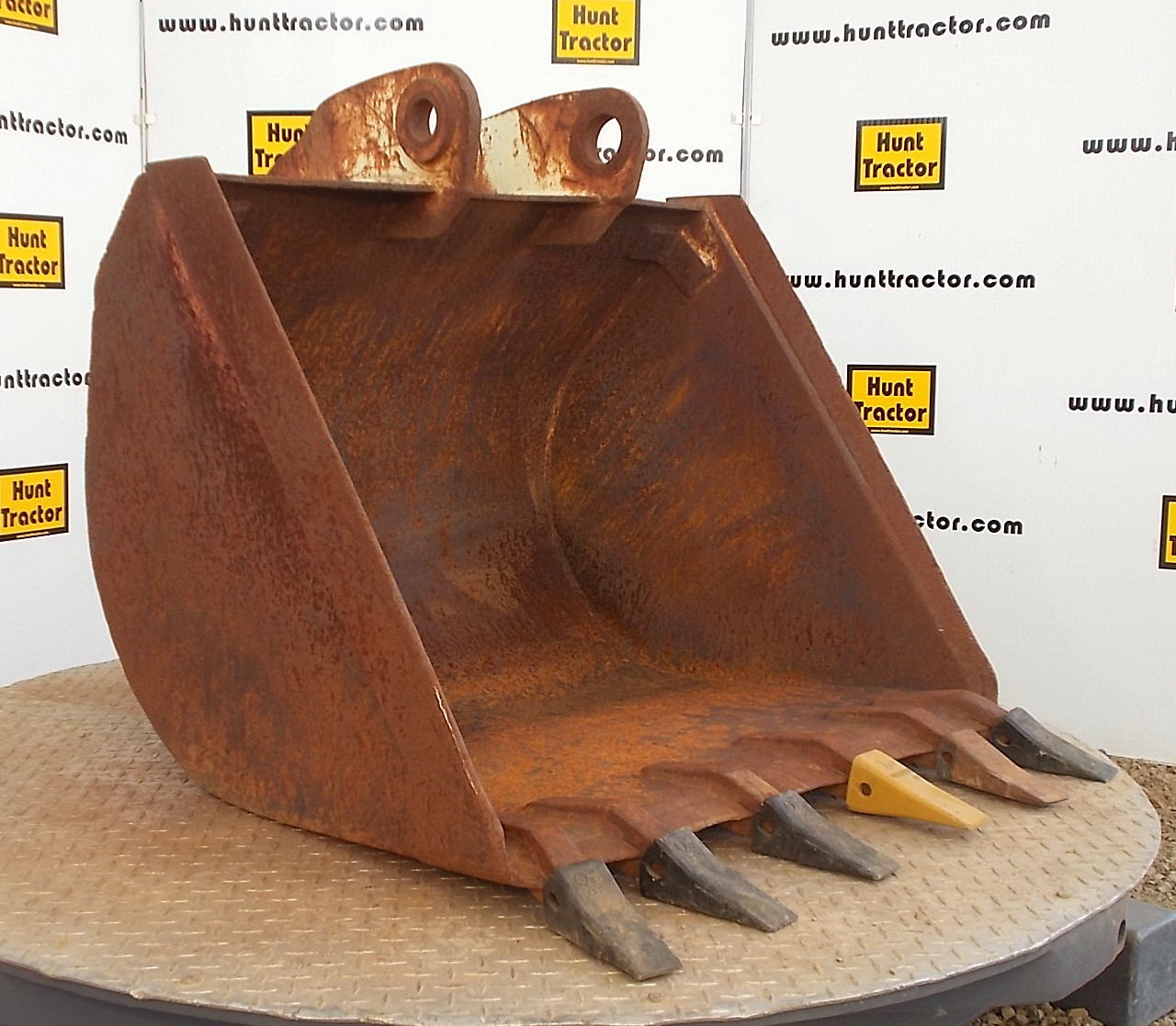 Attachment Zone Used 36" Case 580C PinOn Backhoe Bucket For Sale