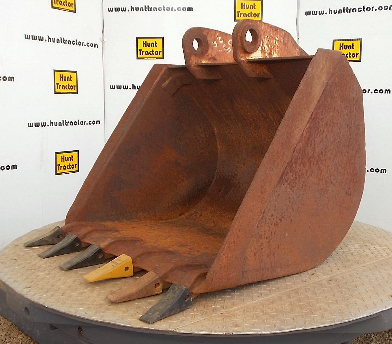 Attachment Zone Used 36" Case 580C PinOn Backhoe Bucket For Sale