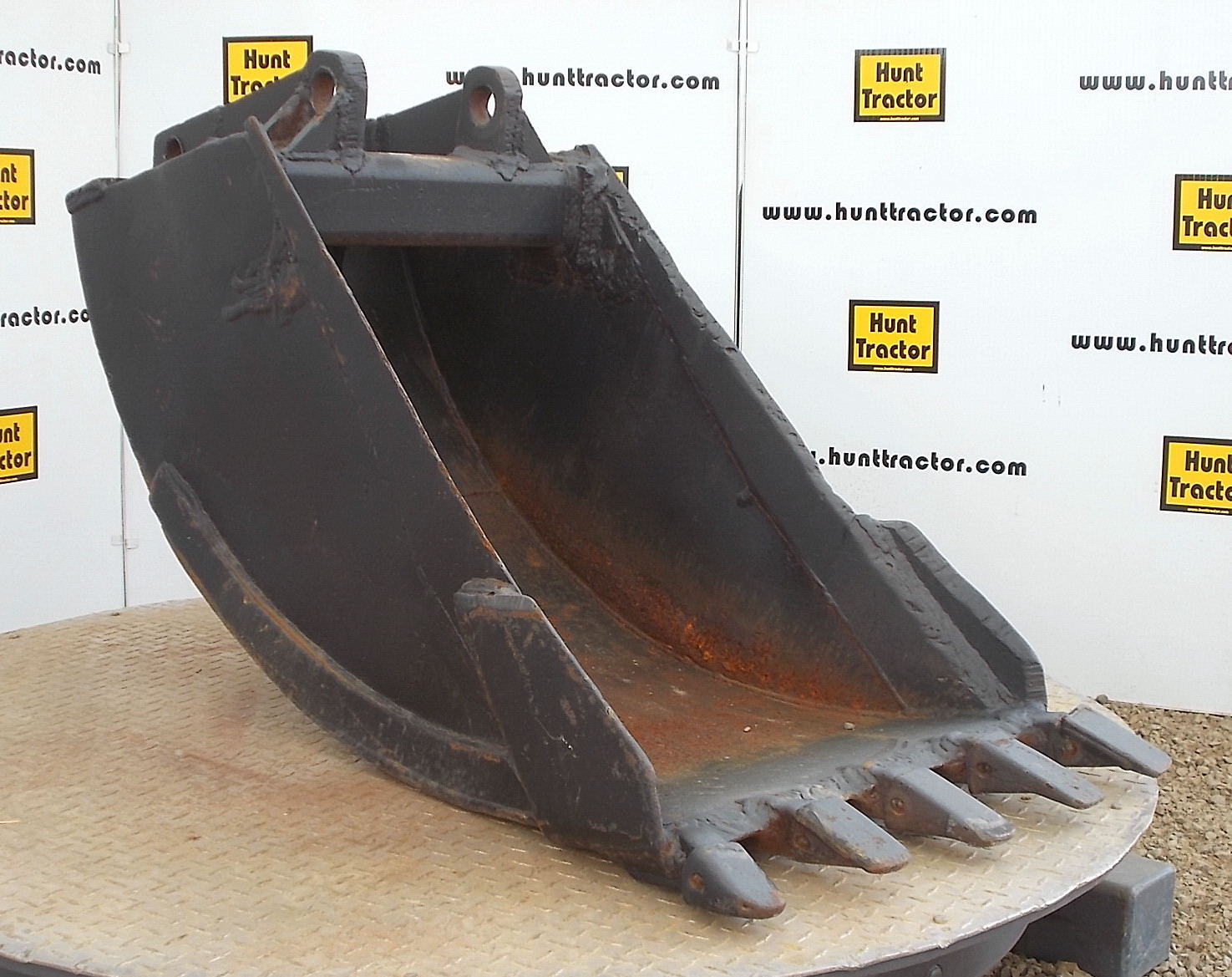 Attachment Zone Used 24" Ford 3400 PinOn Backhoe Bucket For Sale