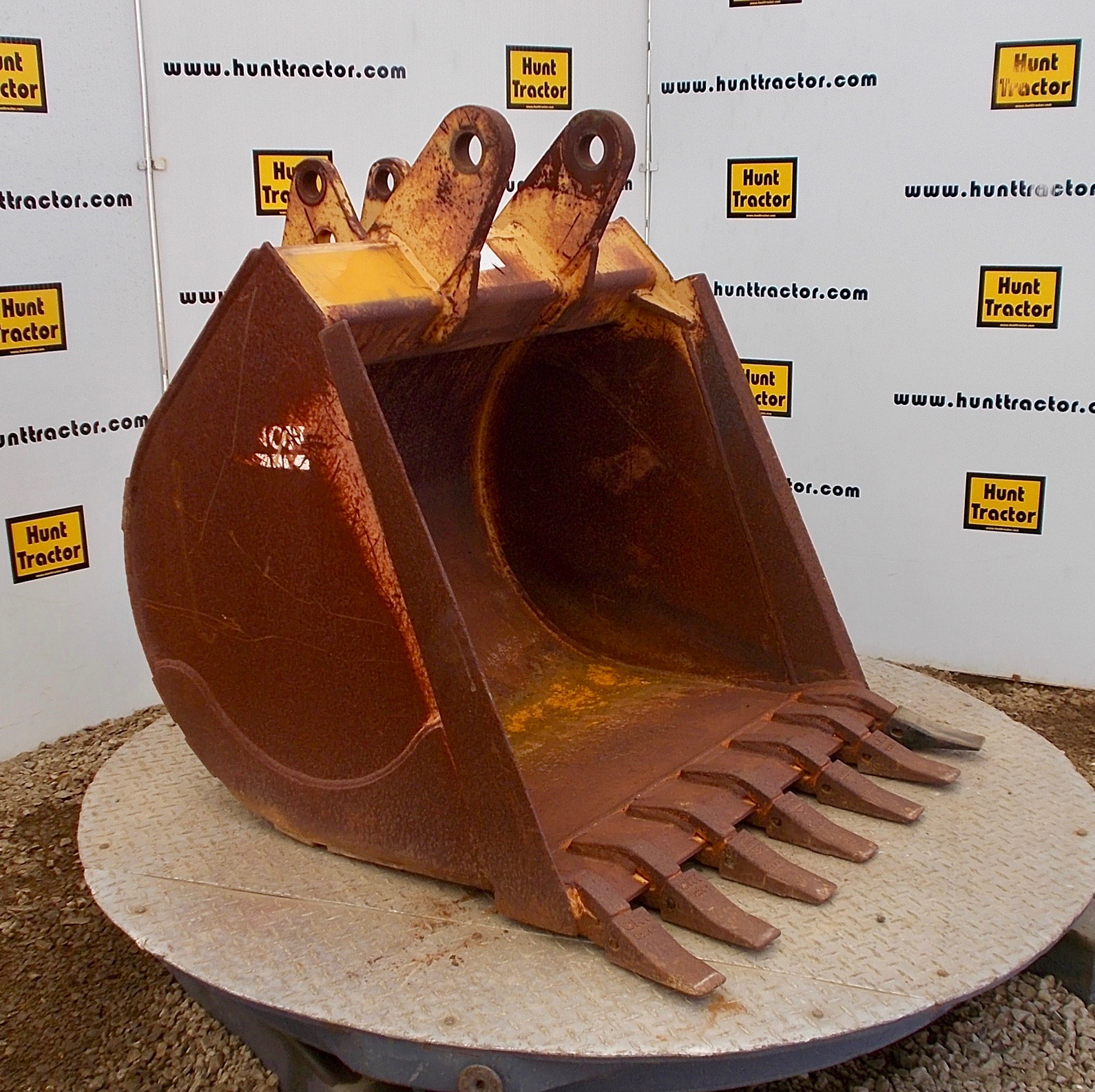 Attachment Zone Used 36" Case 590 Super L PinOn Backhoe Bucket For Sale