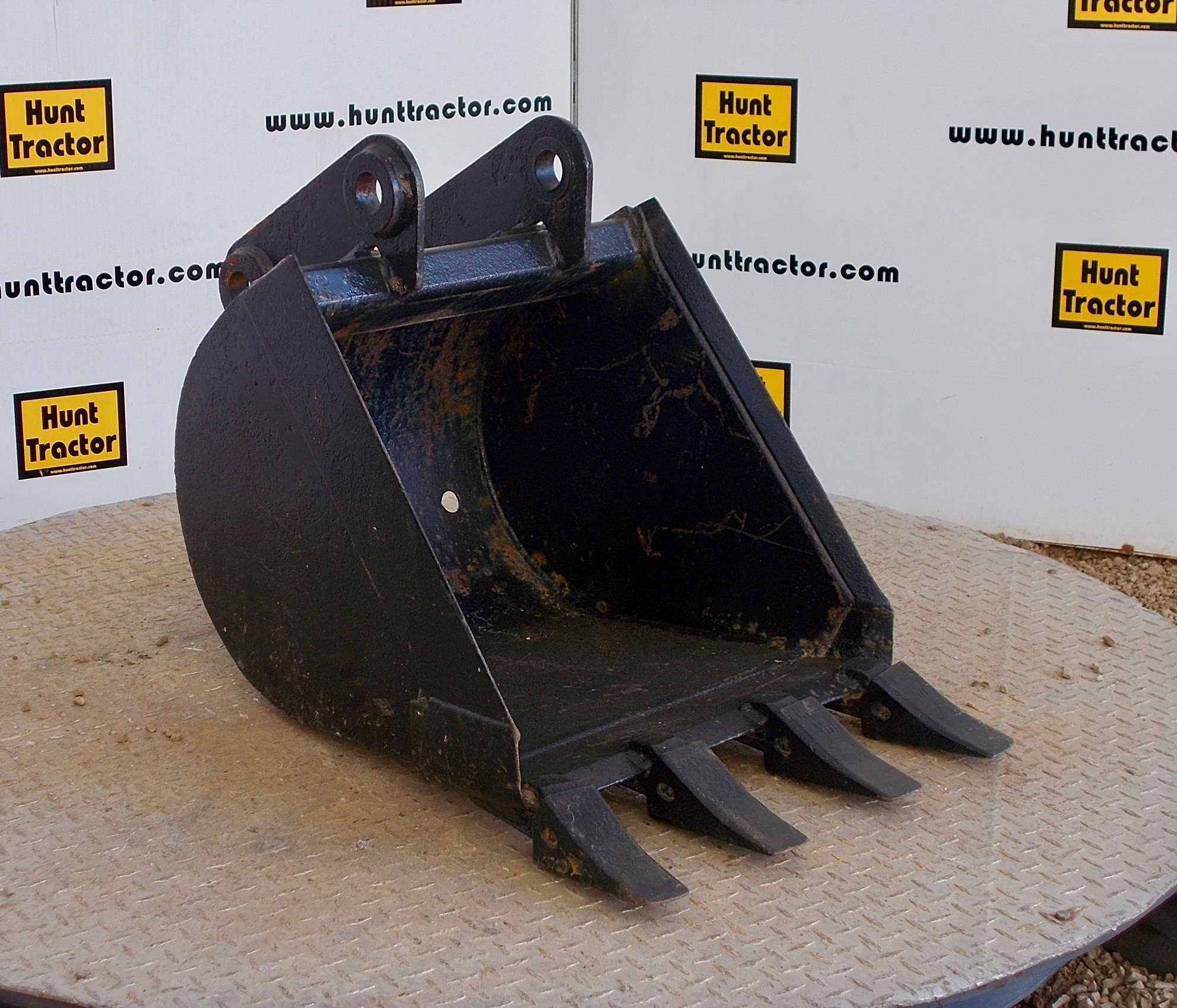 Attachment Zone Used 20" Bobcat 811 PinOn Backhoe Bucket For Sale