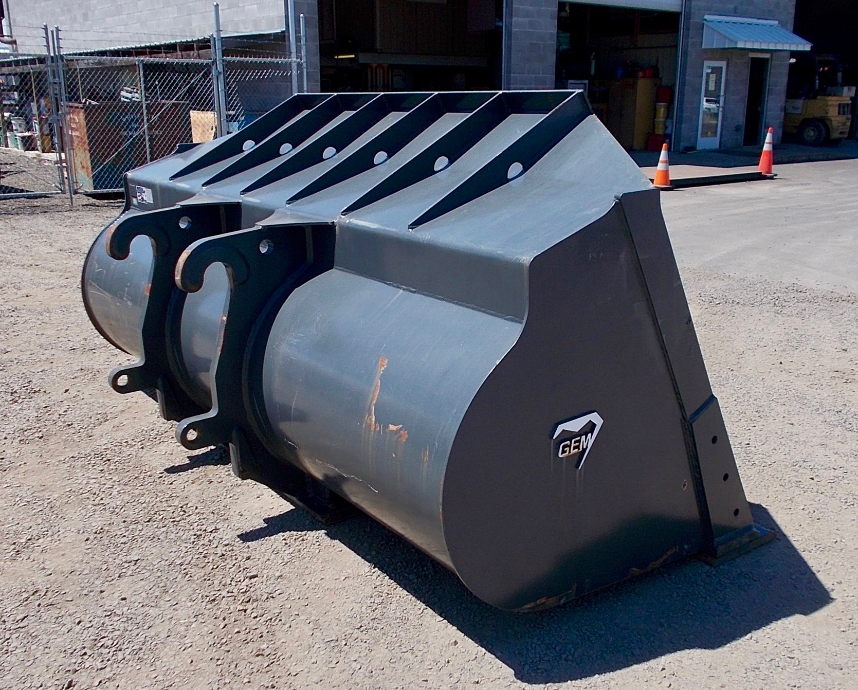 Attachment Zone New 124" JRB 420 Quick Change General Purpose Loader