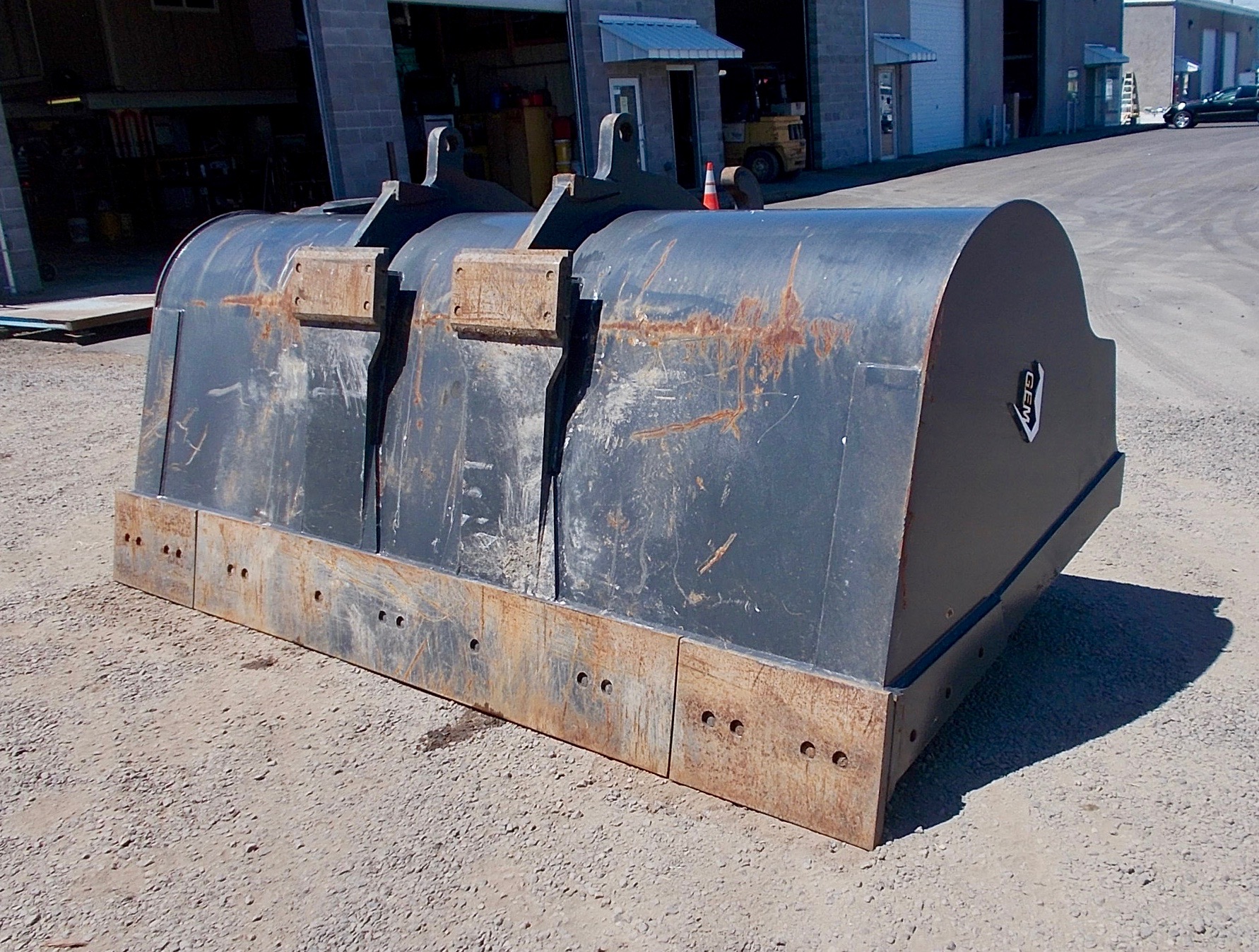 Attachment Zone New 124" JRB 420 Quick Change General Purpose Loader