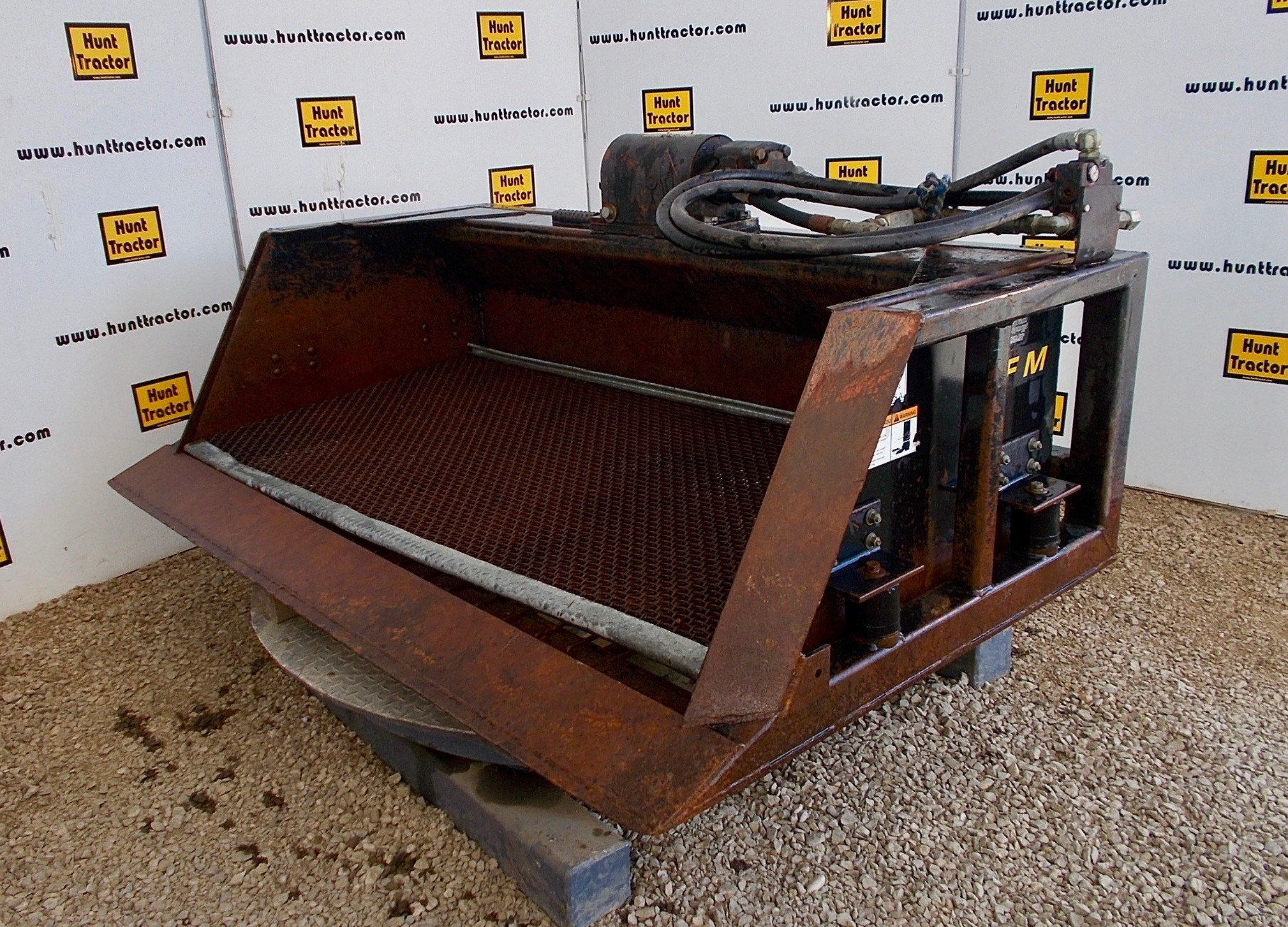 Attachment Zone Used 77" Padding / Screening / Skeleton Bucket for