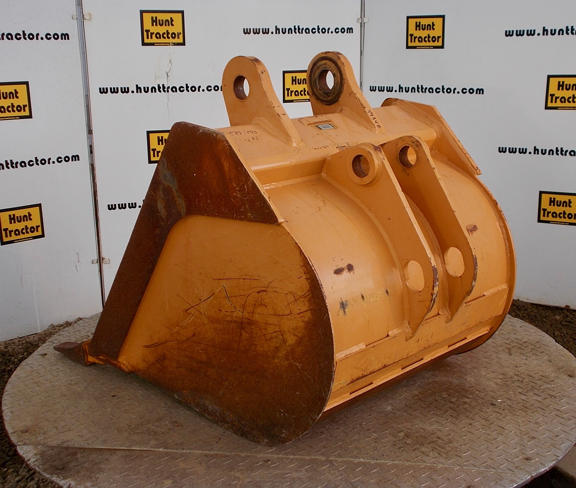 Attachment Zone Used 30" Case 580SN PinOn Backhoe Bucket For Sale