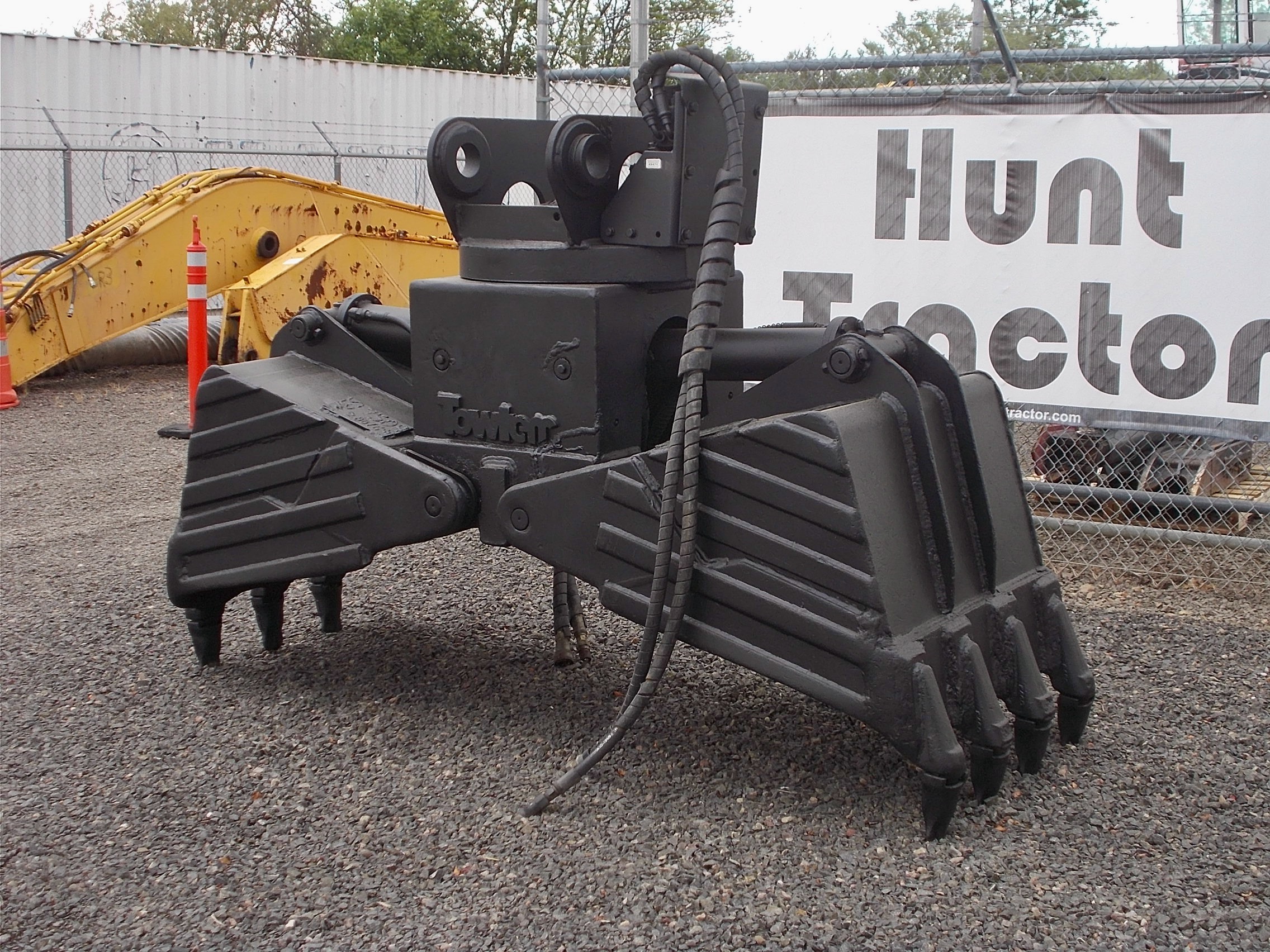 Attachment Zone Used 33" PinOn Clamshell Bucket For Sale