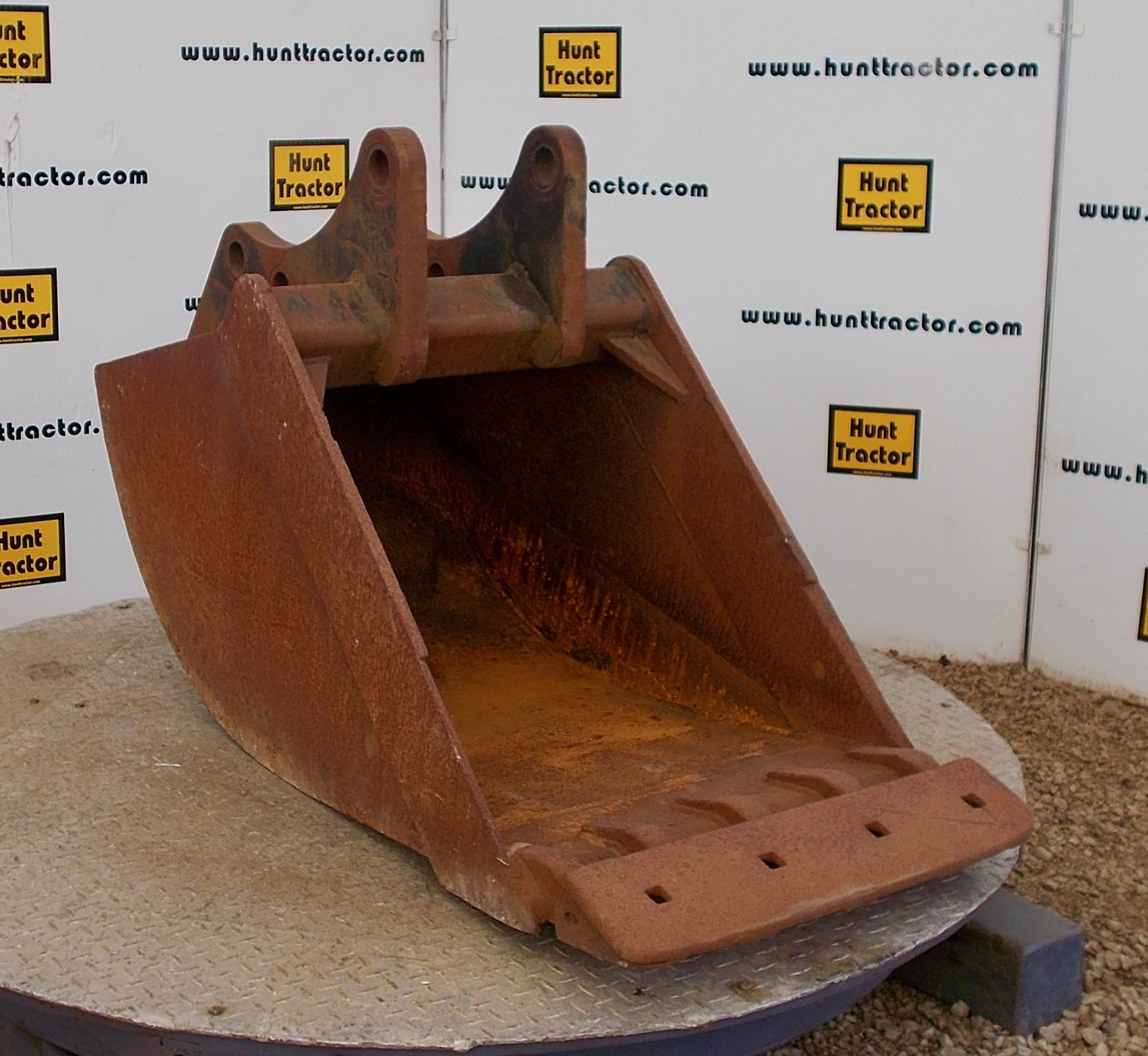 Attachment Zone Used 24" Ford 555 PinOn Backhoe Bucket For Sale