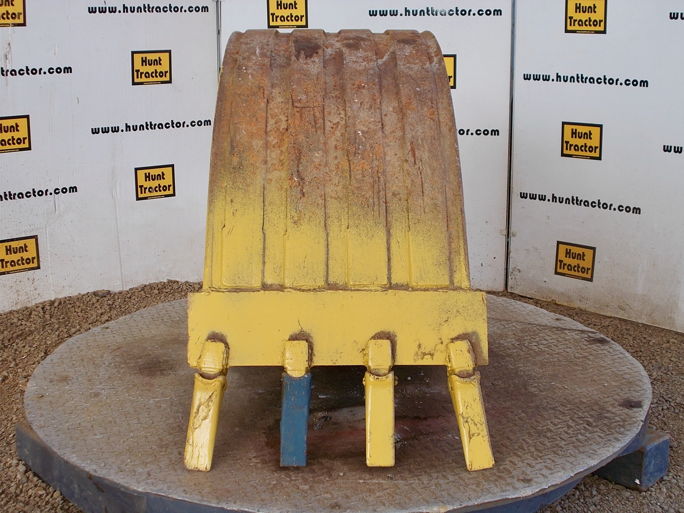 Attachment Zone Used 24 Pin On Backhoe Bucket For Sale
