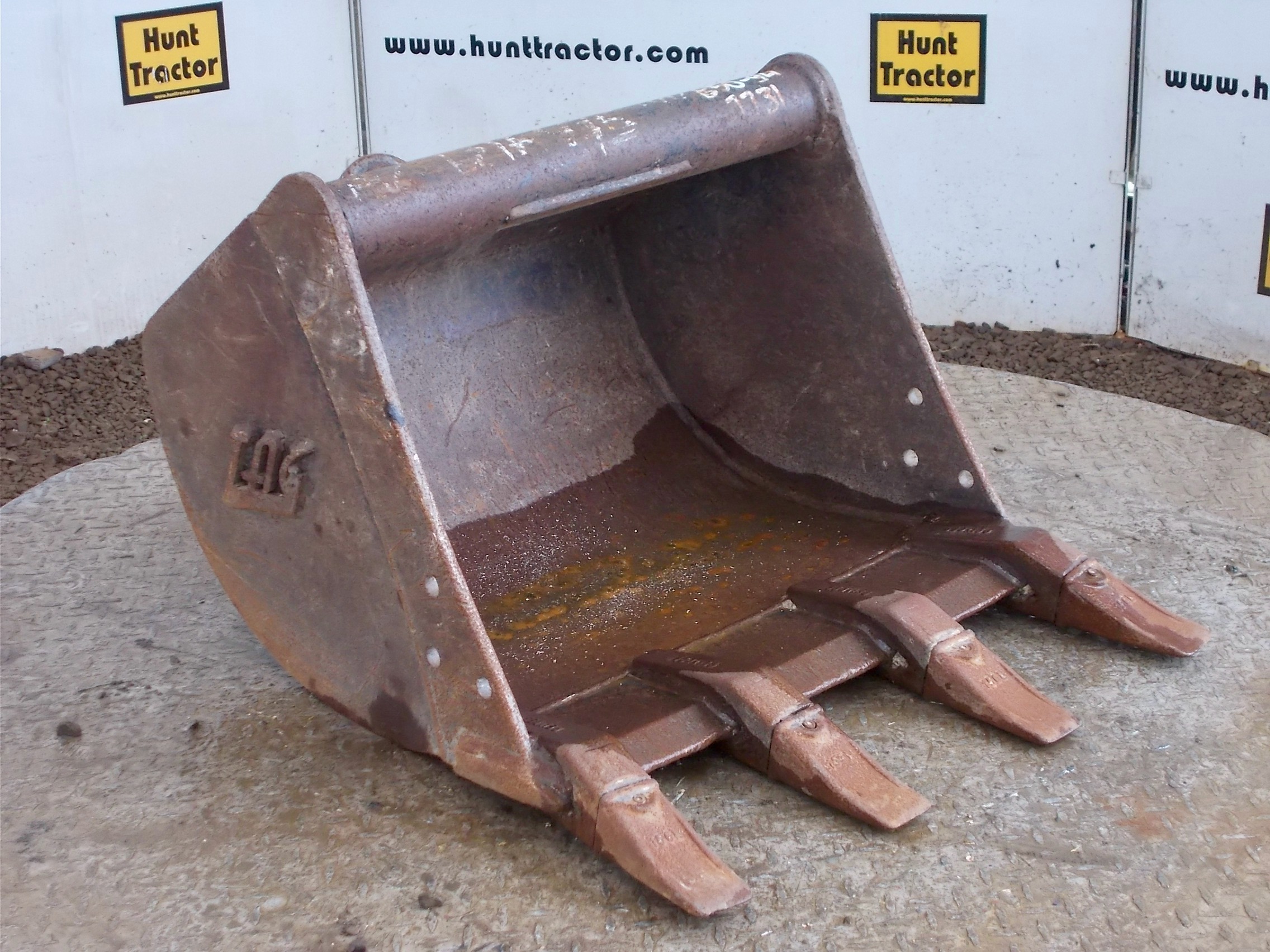 Attachment Zone Used 25" 1/8 Yd WainRoy® Style MiniExcavator Bucket